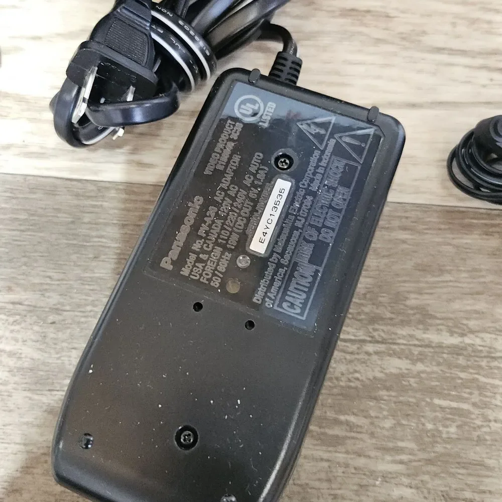 Panasonic Palmcorder Camcorder PV-L354D 700x Zoom W/ Charger TESTED + extras